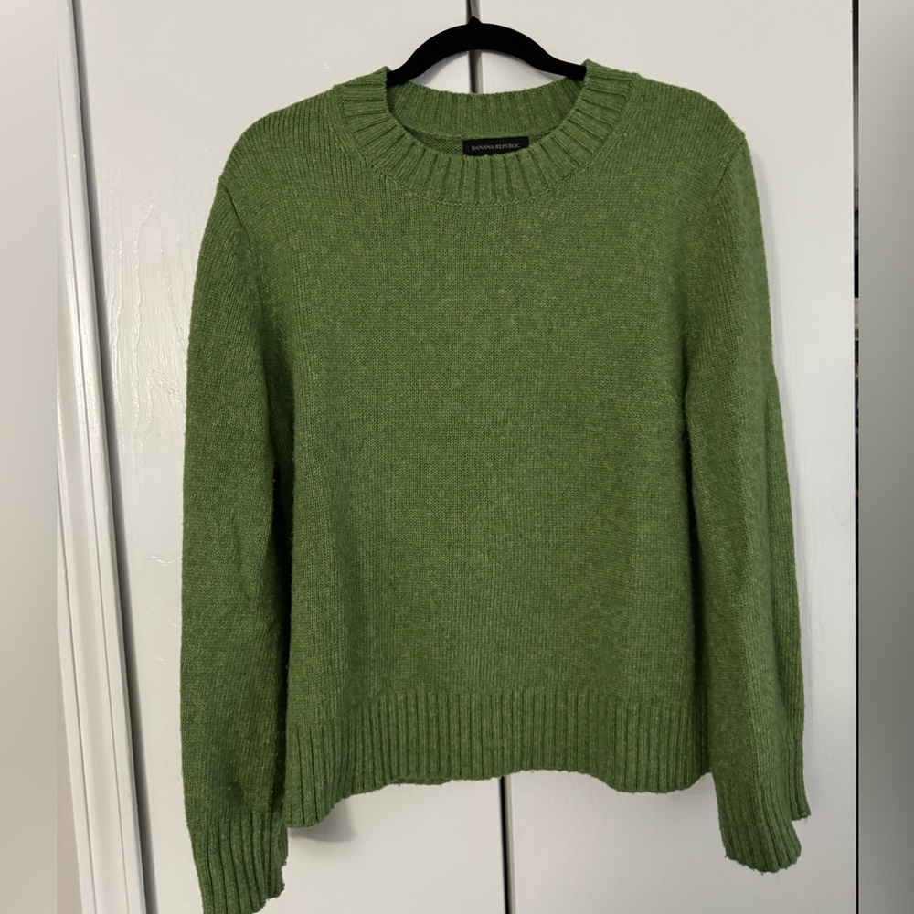 Banana Republic Olive Crew Neck Sweater